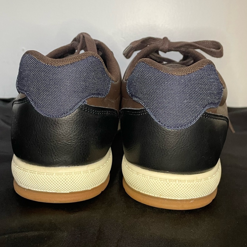 Men’s Levi’s Brown Faux Leather Sneakers - Picture 7 of 11
